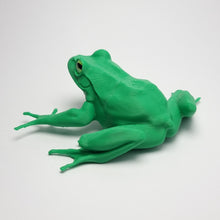 Realistic Green Frog – 3D-Printed Ornament with Glass Eyes
