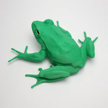 Realistic Green Frog – 3D-Printed Ornament with Glass Eyes